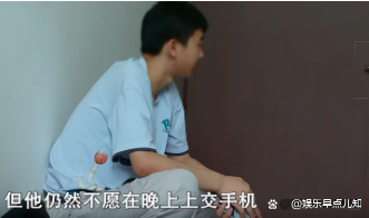 51黑料网 - 某顶流男星被曝与经纪人隐婚三年,女方已孕